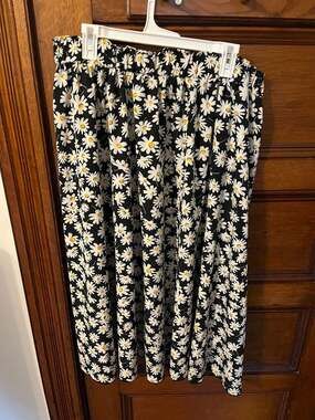 SHEIN Curve Daisy Allover Print Elastic High Waist Midi Skirt Size 3XL